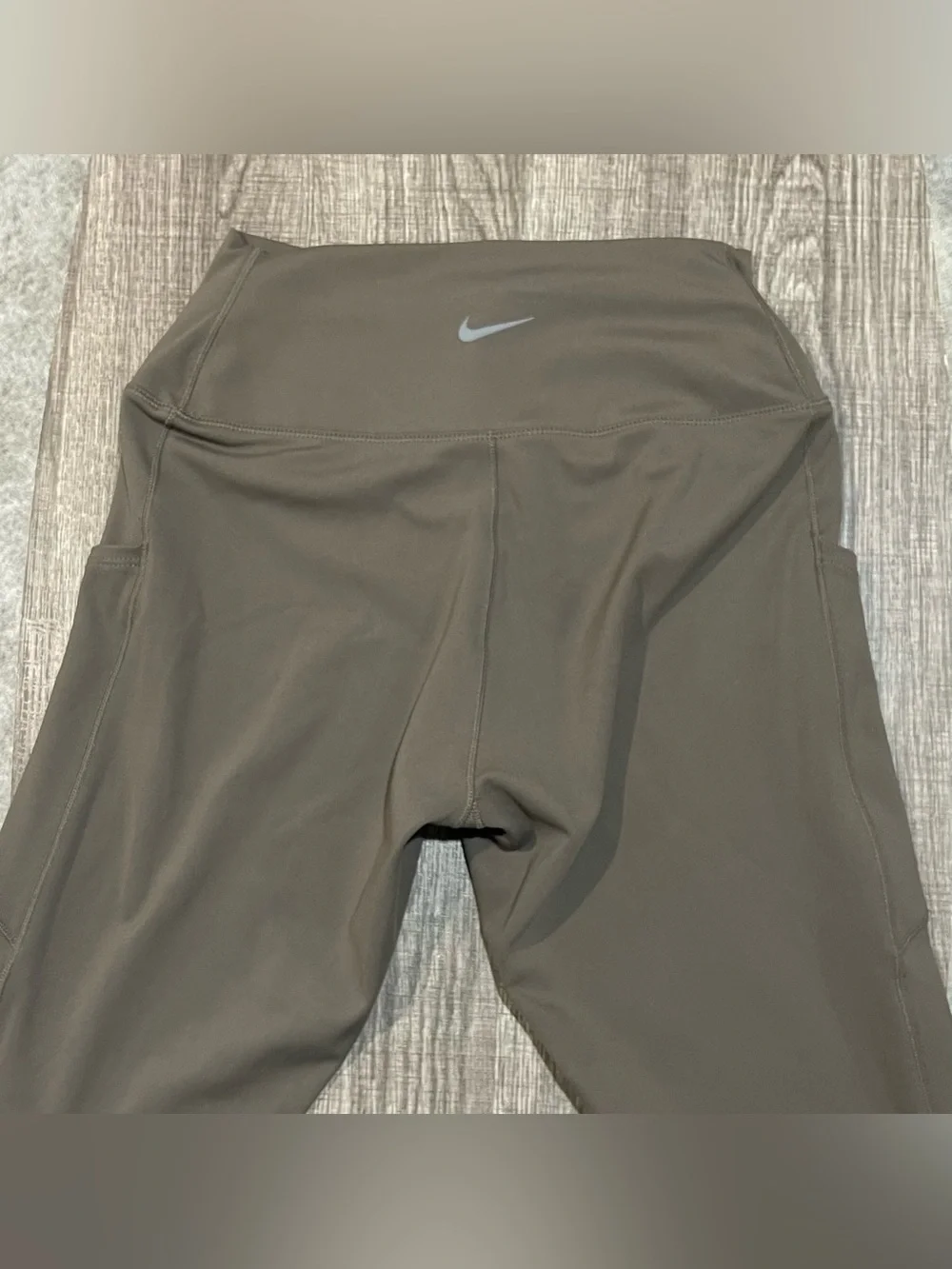 Women’s Nike High Waisted Leggings Size M